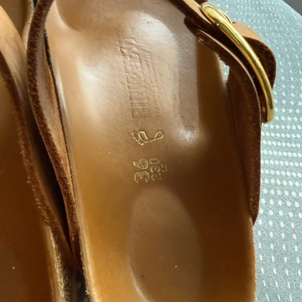Birkenstock Gizeh Brown Sandals with Gold Buckle - Picture 6 of 10